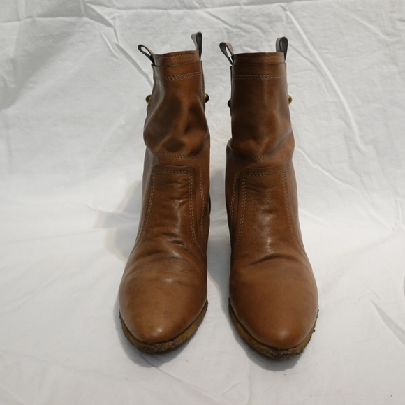 FRYE Tan Leather Low-heeled Wedge Ankle Boots with Rubber Soles, size 8 - Picture 2 of 9